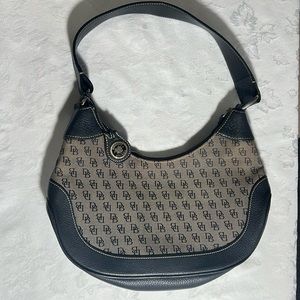 Dooney & Bourke Med/Large Signature Hobo
